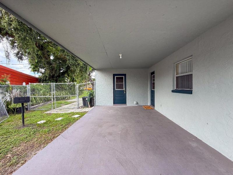 2737 Bel Aire Circle - image 26