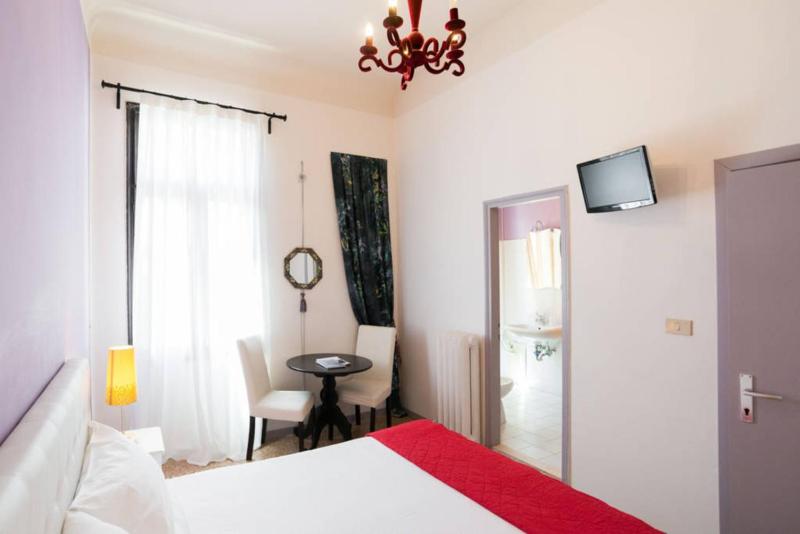 Double Room with Private Bathroom image 3