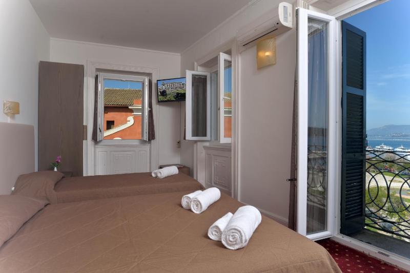 Triple Room With Harbour View image 4