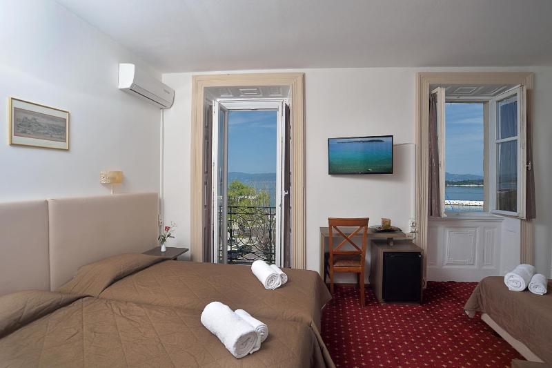 Triple Room With Harbour View image 3