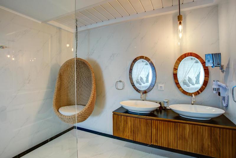 Signature Suite image 3