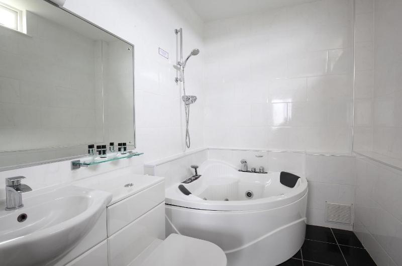 Executive Double Room image 4