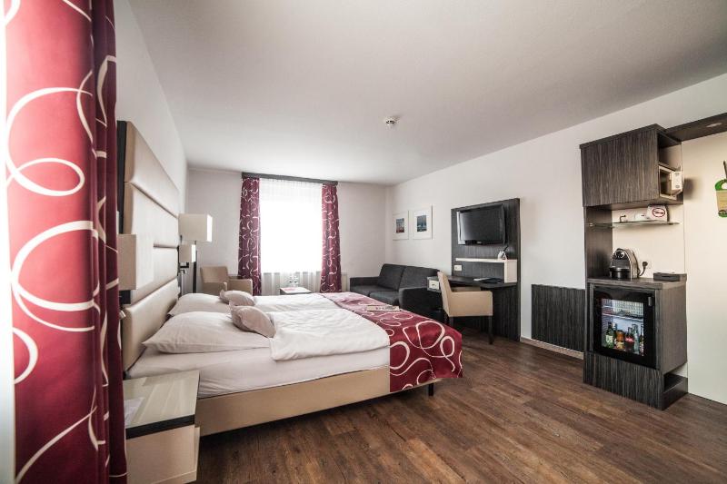 Double Room for Single Use image 3