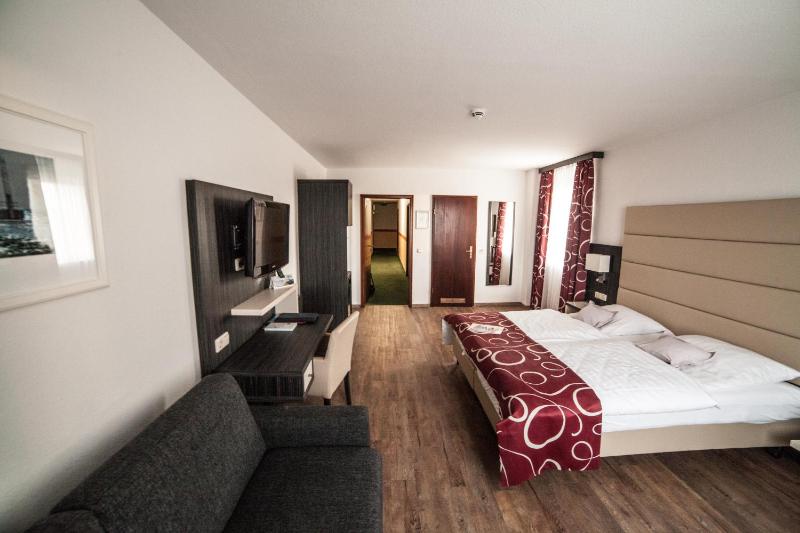 Double Room for Single Use image 2