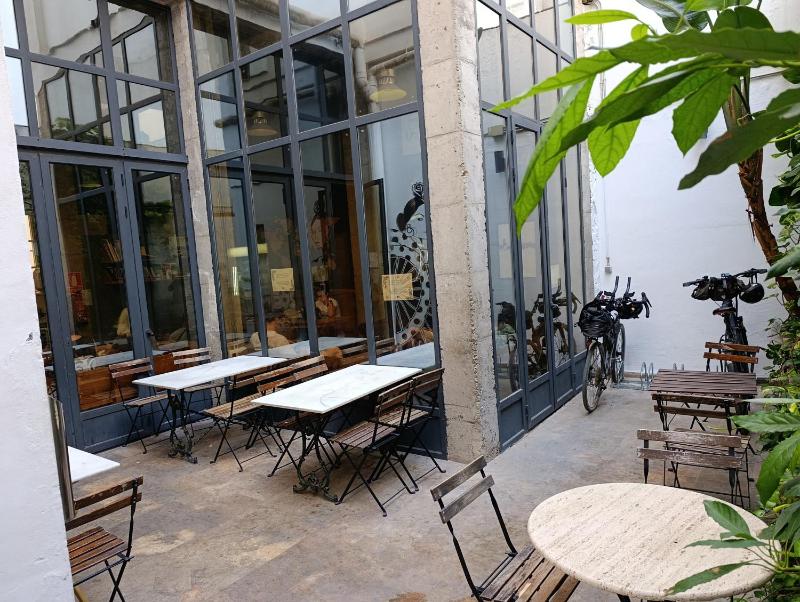 Black Swan Hostel Sevilla - image 3