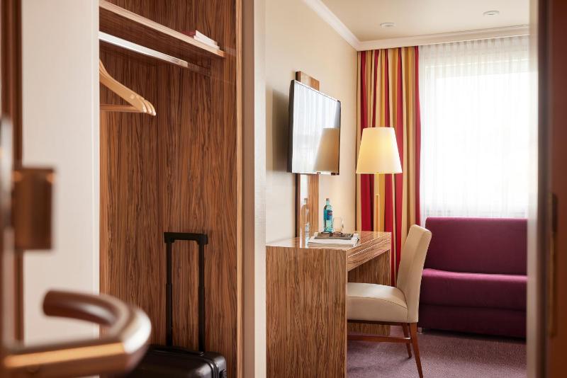 Best Western Raphael Hotel Altona - image 5