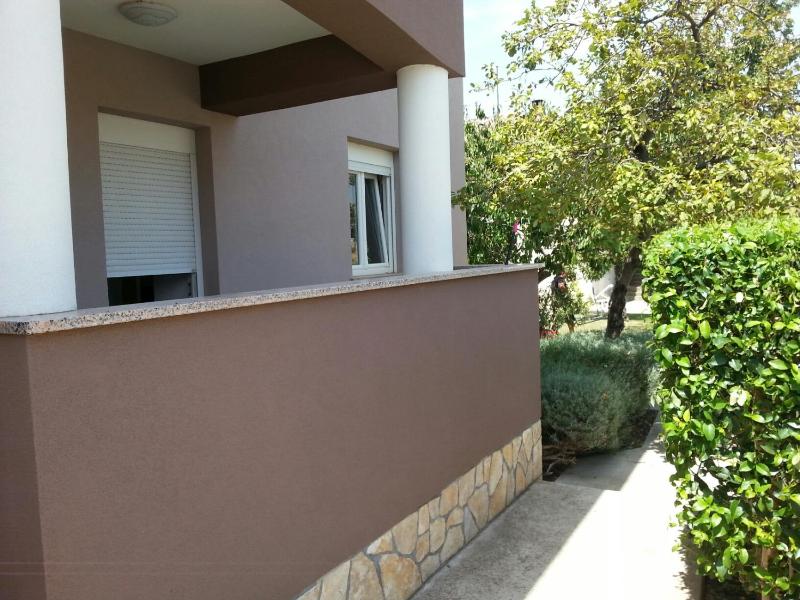 Comfort One-Bedroom Apartment with Terrace - Ground Floor image 3