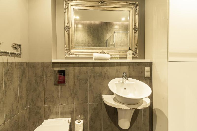 Africana Apartment by Grand Apartments - image 2