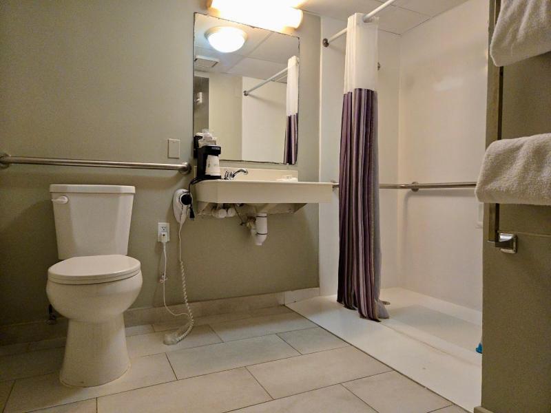La Quinta Inn Tampa Airport Stadium Westshore - image 4