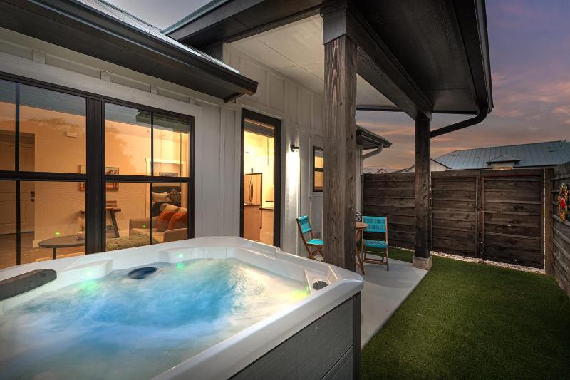 Eagles Nest-HotTub-5 min to Downtown - image 16