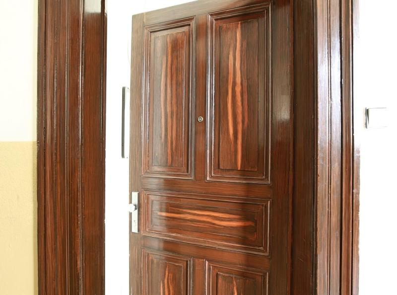 One-Bedroom Apartment image 2