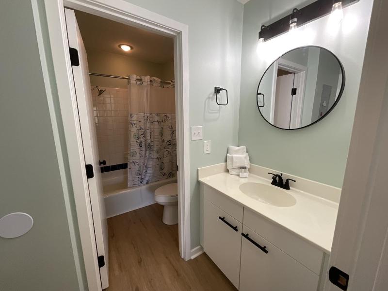 2D West Hyde Park condo - image 3