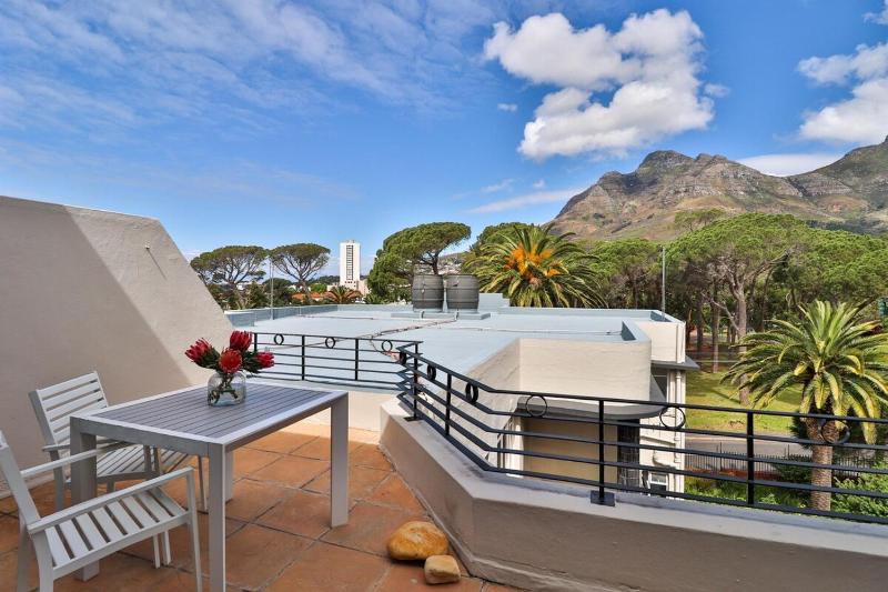 Mountain View Studio Balcony & Parking By Ctha - image 8
