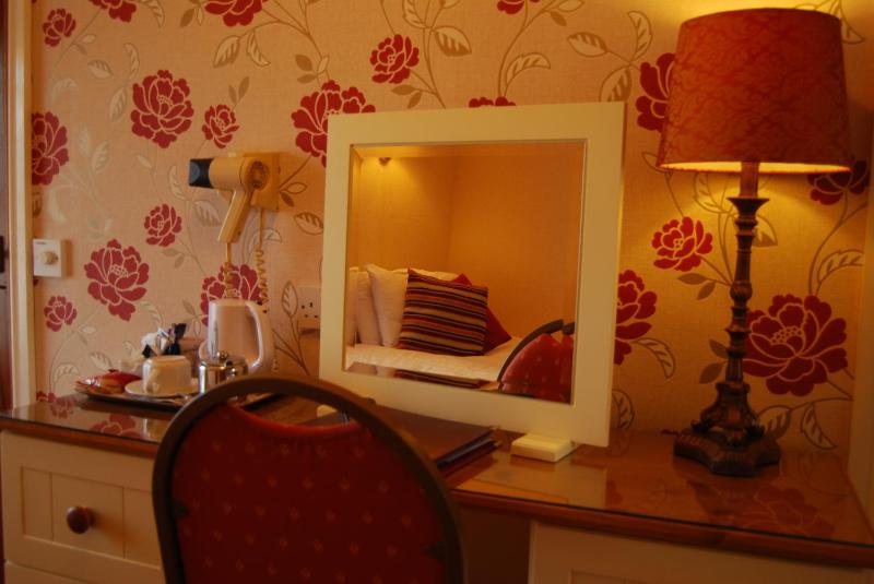 Double Room image 4