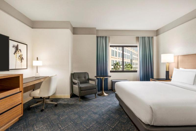 DoubleTree by Hilton Tampa Rocky Point Waterfront - image 44
