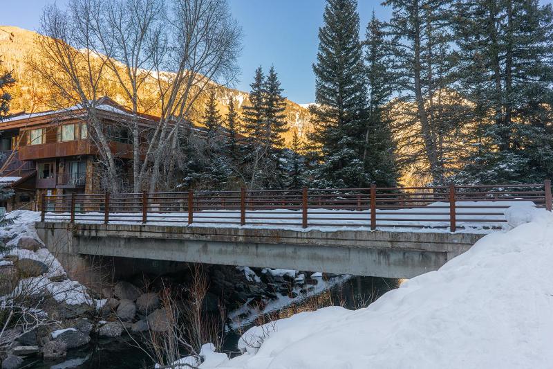 Riverside C03 Walk to Gondola Hot Tubs - 2 Br 2 Ba Sleeps 6 - image 11