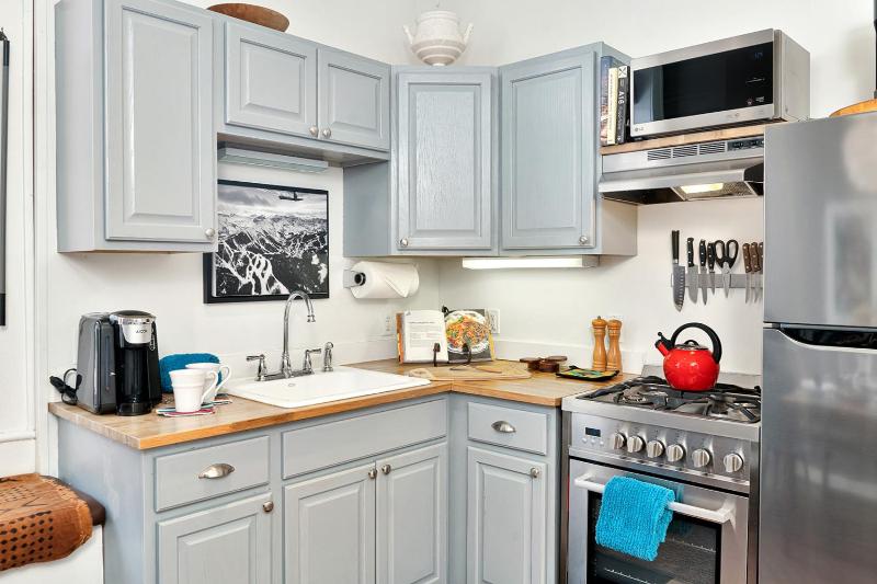 Miners Union 7 Downtown Condo w Mountain Views 1Br 1Ba Sleeps 2 - image 10