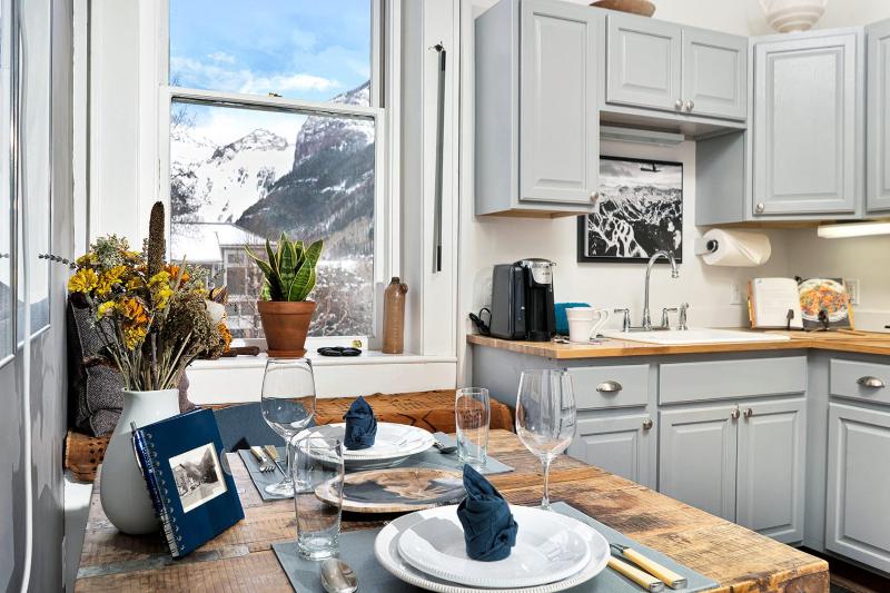 Miners Union 7 Downtown Condo w Mountain Views 1Br 1Ba Sleeps 2 - image 9