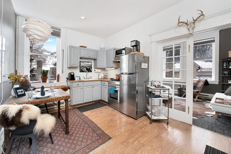 Miners Union 7 Downtown Condo w Mountain Views 1Br 1Ba Sleeps 2 - image 1
