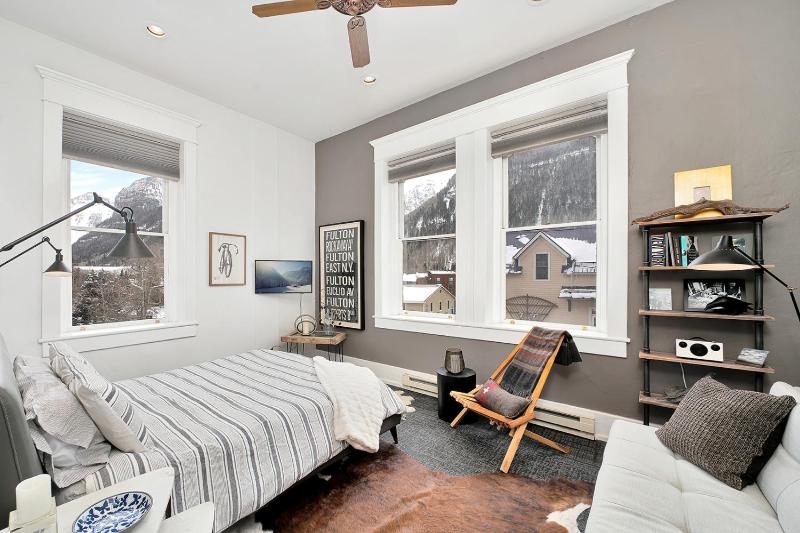 Miners Union 7 Downtown Condo w Mountain Views 1Br 1Ba Sleeps 2 - image 16