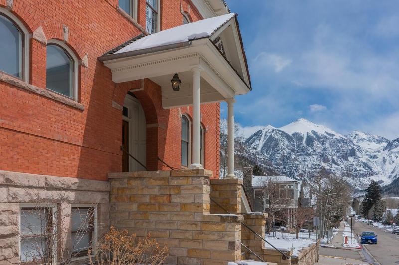 Miners Union 7 Downtown Condo w Mountain Views 1Br 1Ba Sleeps 2 - image 2