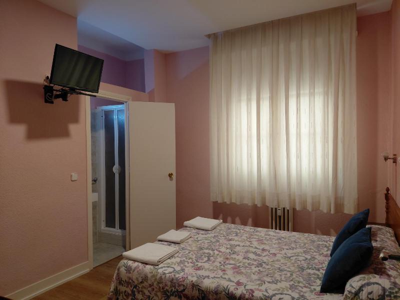 Hostal San Martin - image 5