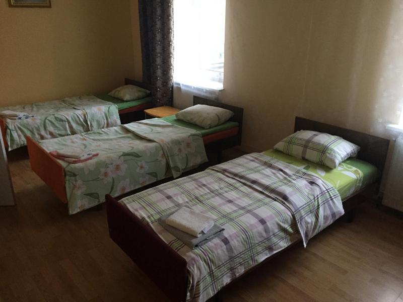Twin Room image 2