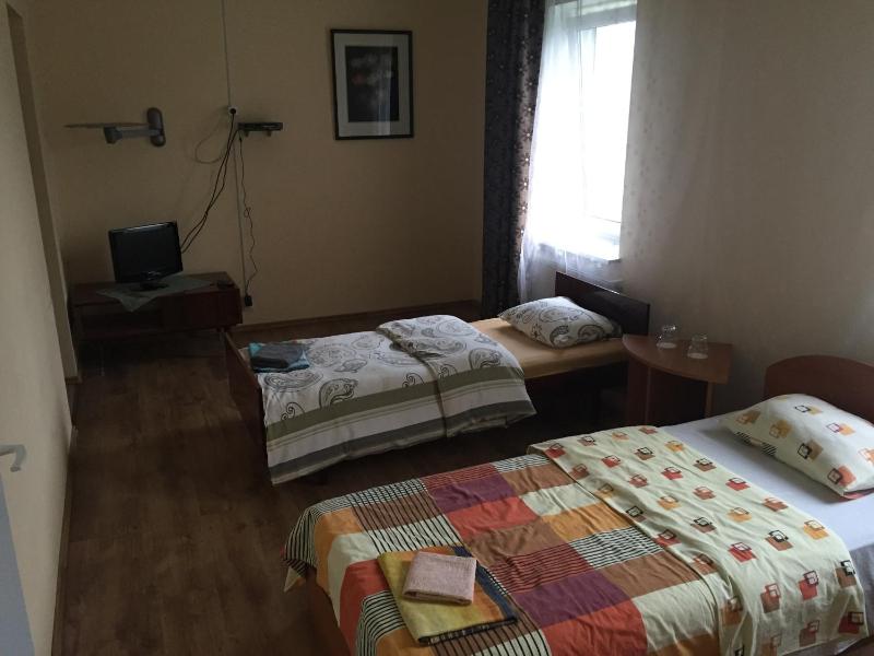 Twin Room image 3