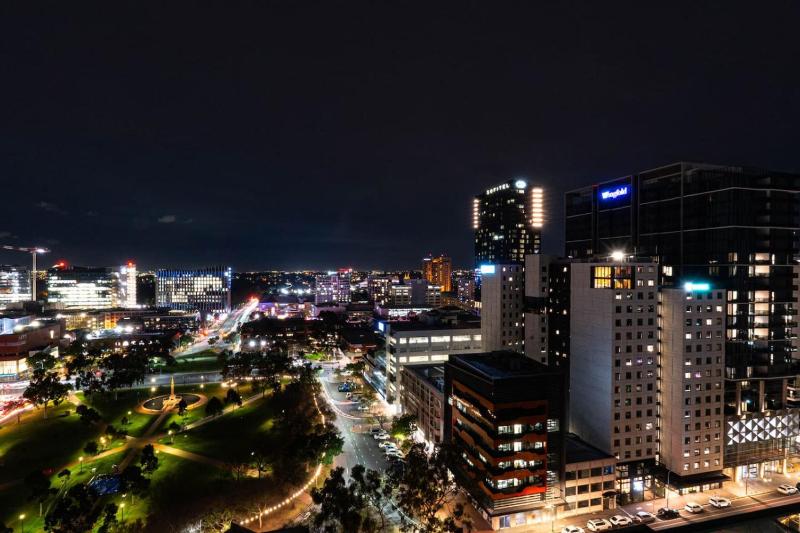Vision Studio Apartment – Square View & Parking - image 5