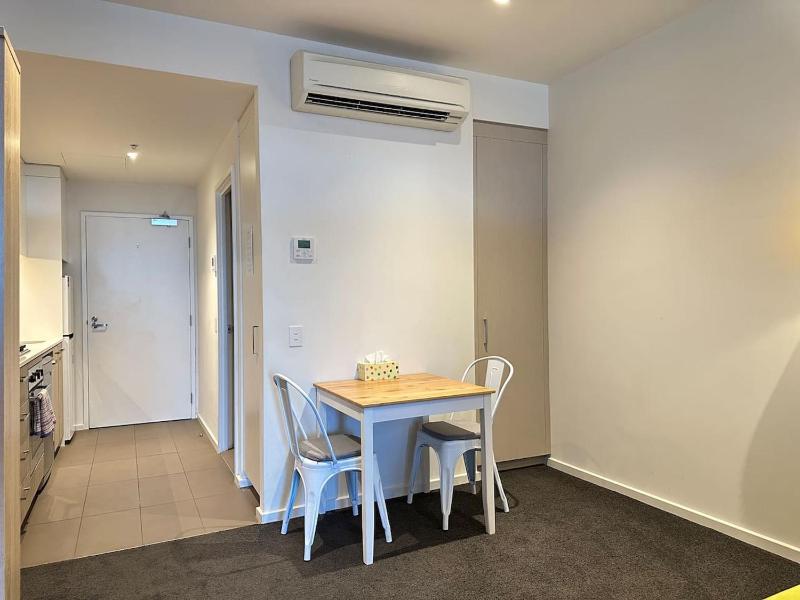 Vision Studio Apartment – Square View & Parking - image 7