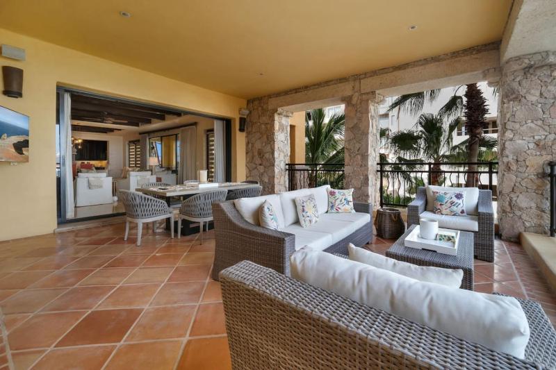 Hacienda Beach Club 5-Star Beachfront Sleeps 8 - image 13