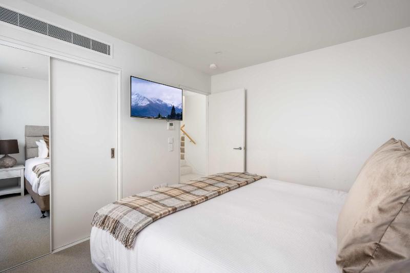 Lakehouse 3- Free Parking- Walk To Town- Air Con - image 4