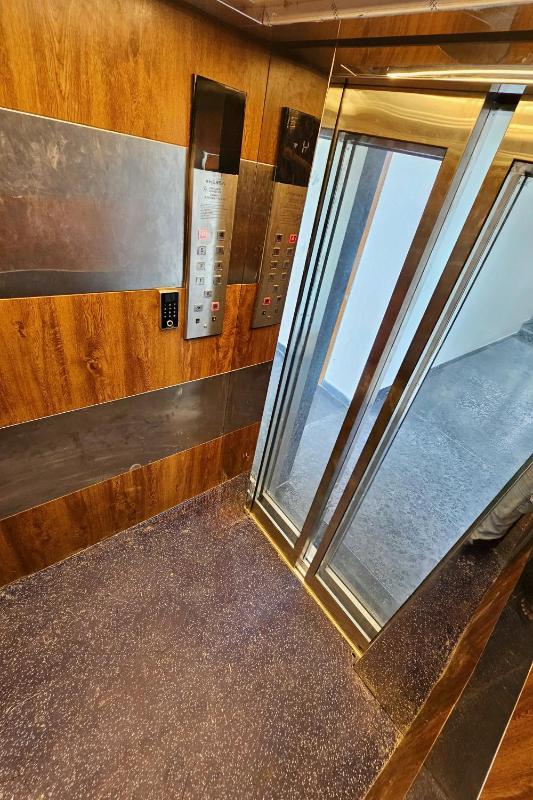 TrueLife Summit Suites - 2BHK Luxurious AC Studio Apartments - Modular Kitchen RO water system Microwave - Super fast WiFi 55 Smart TV 250 Airtel Channels - Prime Location - Nearby PS4 A2B pure veg restaurants - Parking-Top service with lots of love - image 15