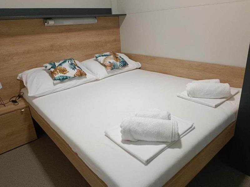 SAK Mobile Home Privlaka - Two Bedroom Mobile Home with Terrace and Sea View - image 11