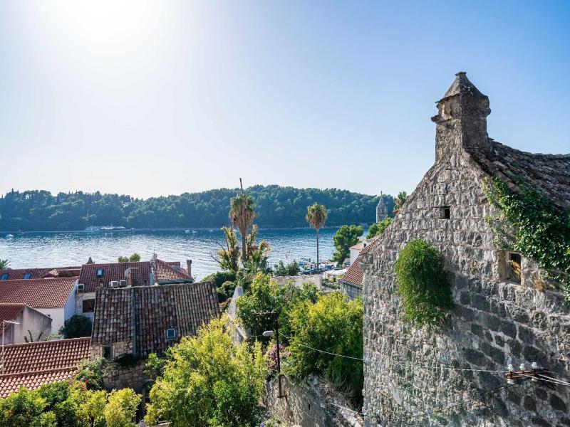 Villa Vista Old Town - Four Bedroom House with Terrace and Sea View - image 1