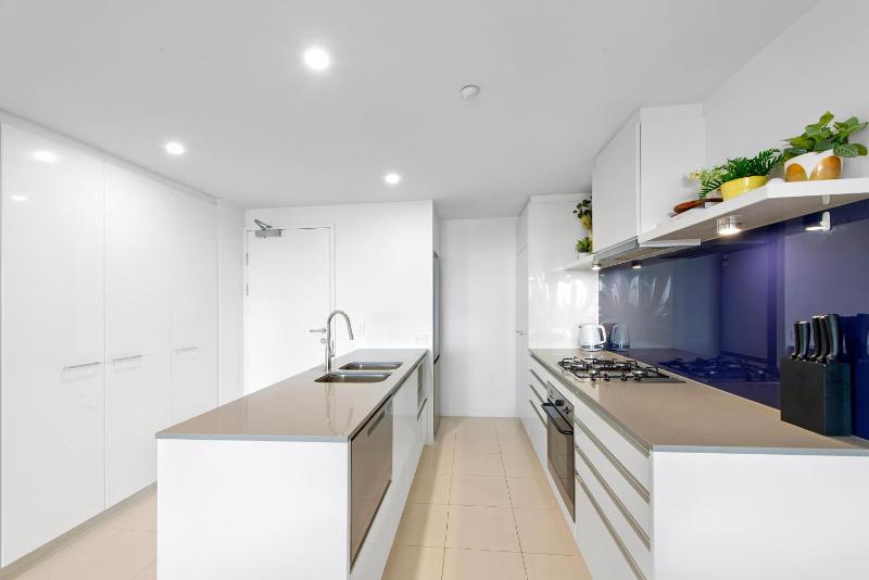 Apt 1197 - Circle on Cavill - Surfers Paradise - image 14