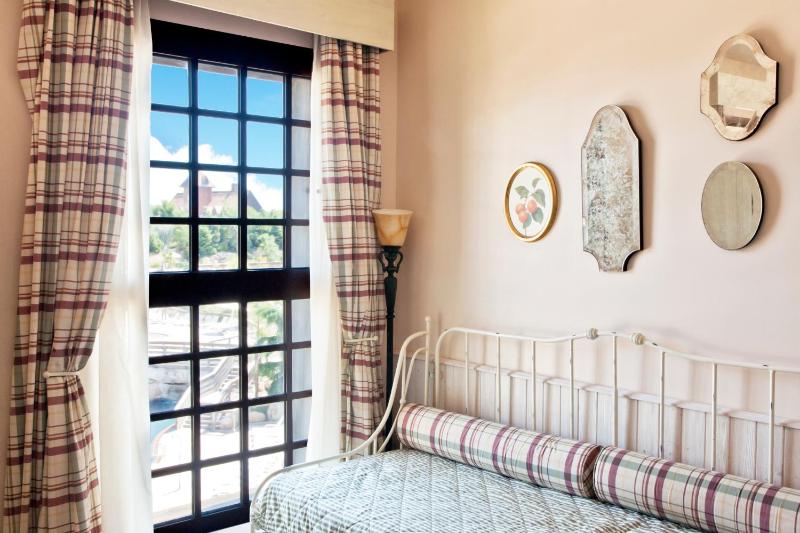 Standard Room with Access to PortAventura Park (2 adults + 1 child) + 1 day ticket to Ferrari Land image 1