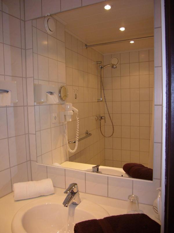 Economy Double Room image 1