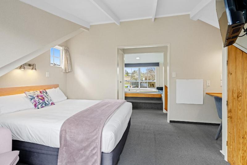 Cottage Mews Motel - image 2