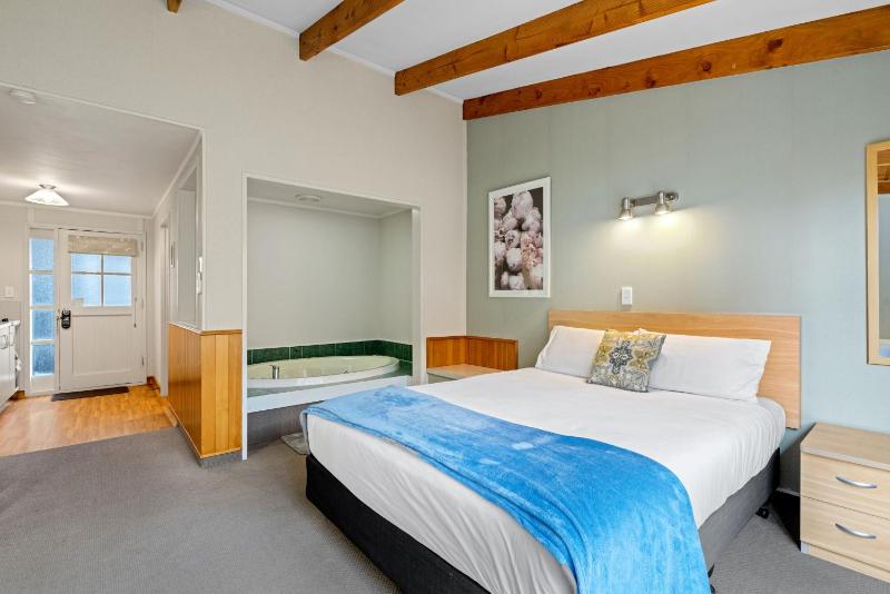 Cottage Mews Motel - image 11