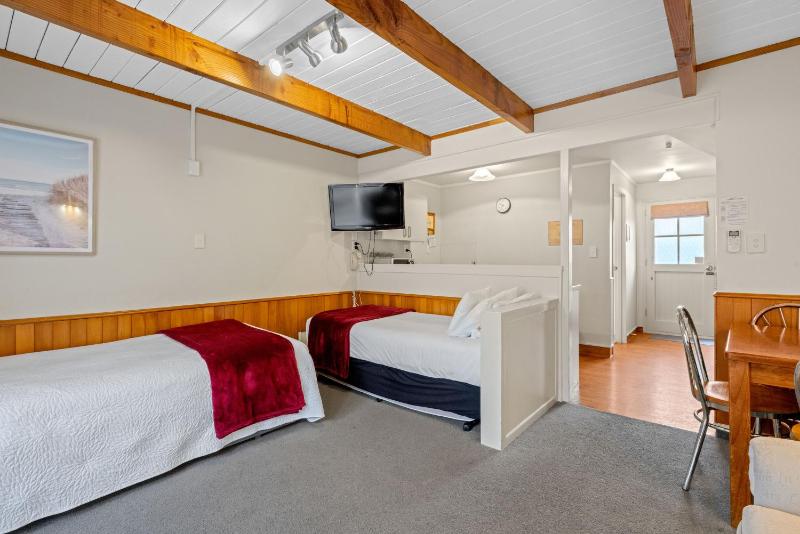 Cottage Mews Motel - image 9