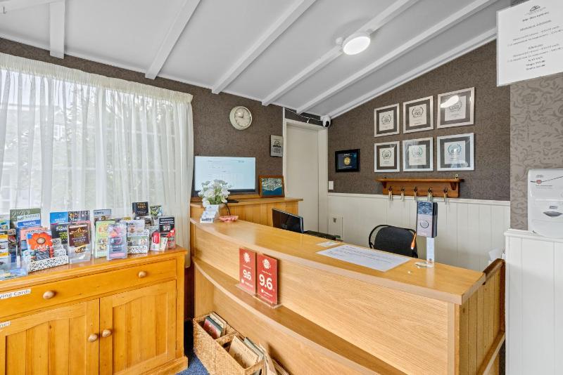 Cottage Mews Motel - image 41