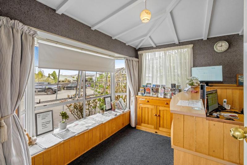 Cottage Mews Motel - image 45