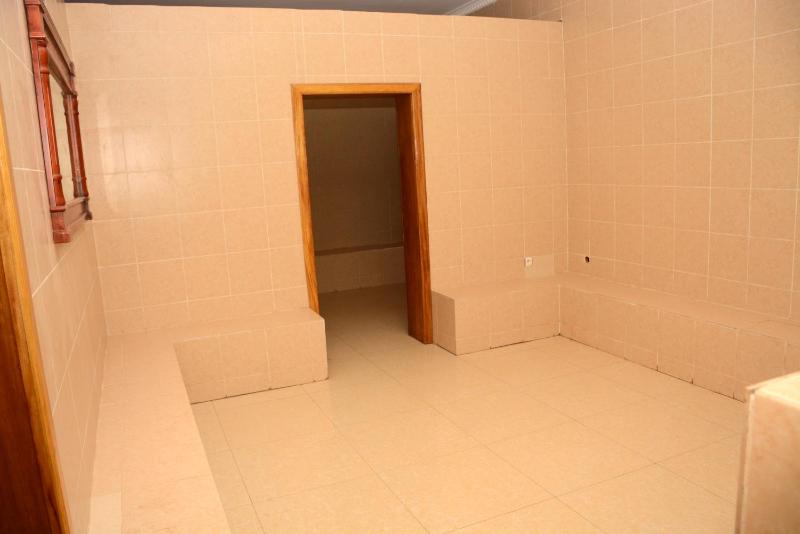 La Posh Hotel - image 16