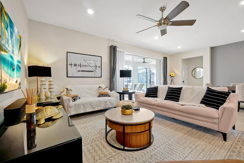 4273 LANA AVENUE 8BEDS - image 45