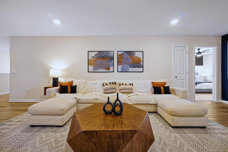 4273 LANA AVENUE 8BEDS - image 37
