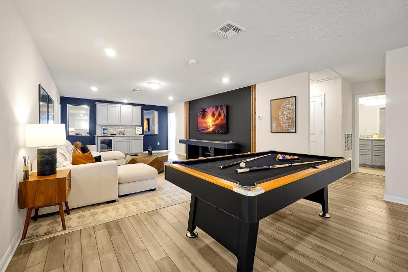 4273 LANA AVENUE 8BEDS - image 36