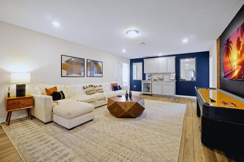 4273 LANA AVENUE 8BEDS - image 42