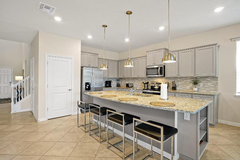 4273 LANA AVENUE 8BEDS - image 38