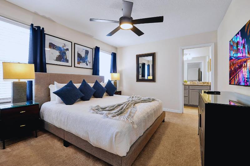 4273 LANA AVENUE 8BEDS - image 29
